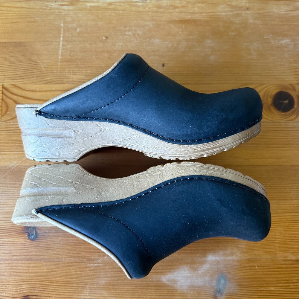 Sanita Ellis Wooden Clogs Size 38 / US 7, Black oiled leather with wooden clog